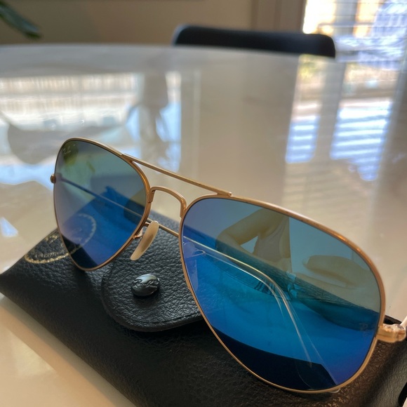Reflective blue lens ray ban. - Picture 2 of 3